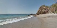 Foto av Amapas beach omgiven av klippor