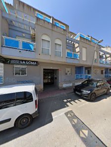 Centro Dental La Loma C. la Calera, 22C, bajo 8, 03182 Torrevieja, Alicante, España