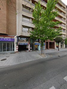 Centro Especializado en Ortodoncia Fco. Martín Calvo C. de los Doctrinos, 18, 1°C, 47001 Valladolid, España