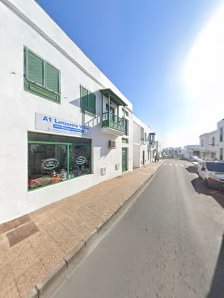 Dental Wellness C. la Laja, 2, 35580 Playa Blanca, Las Palmas, España