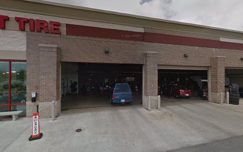 Tire Shop «Discount Tire», reviews and photos, 120 Avon Village Pkwy, Avon, IN 46123, USA