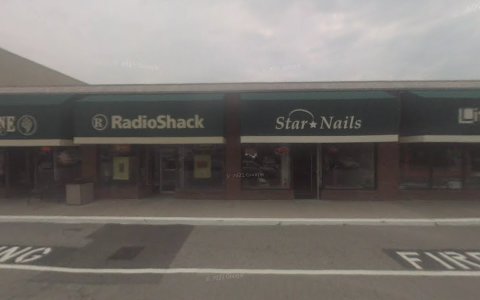 Electronics Store «RadioShack - Closed», reviews and photos, 266 Bellevue Ave, Newport, RI 02840, USA