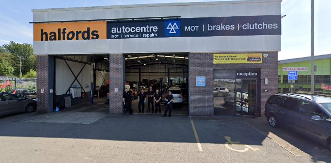 Halfords Autocentre Manchester (Bury New Rd) - Manchester
