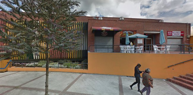 Universidad Central, Centro Comercial Quitus, Local 226 Calle San Gregorio, Quito 170129, Ecuador