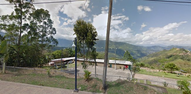 Opiniones de Escuela "Diez de Agosto" en Quito - Escuela