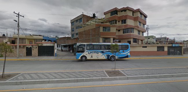 Av. 9 de Octubre, Riobamba, Ecuador