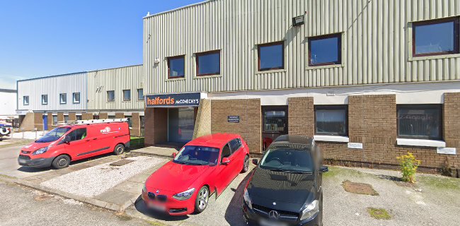 Reviews of Halfords McConechy's Altens Commercial Autocentre in Aberdeen - Tire shop