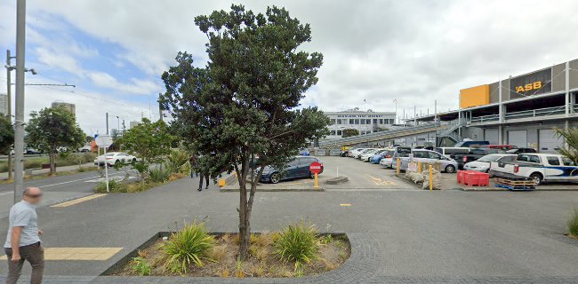 Comments and reviews of Auckland Fish Market car park #1