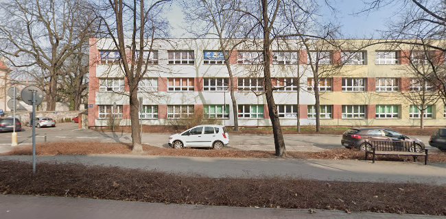 Szkoła Podstawowa nr 82 im. Księcia Przemysła I - Szkoła