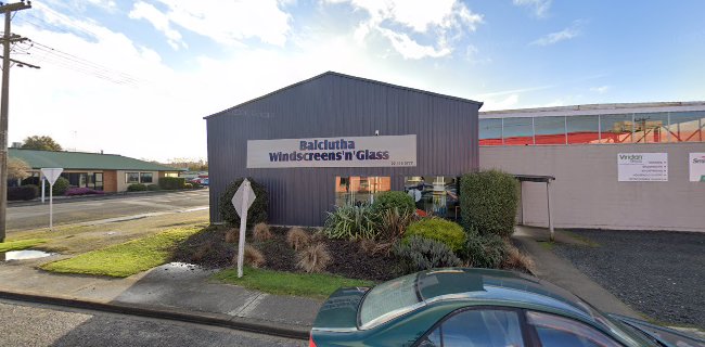 Balclutha Windscreens 'N Glass / Smith And Smith Authorised Dealer - Auto glass shop