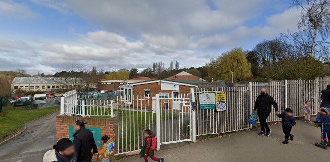 Reviews of Manor Wood Primary School in Leeds - School