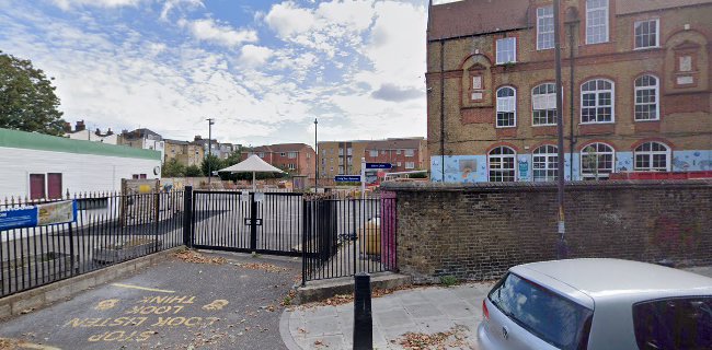 Reviews of John Donne Primary School in London - School