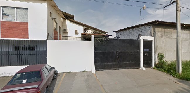 CALLE ACERO S/N (CASA BLANCA DE DOS PISOS), Guayaquil, Ecuador