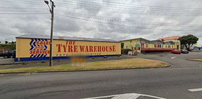 The Tyre Warehouse Castlecliff - Tire shop