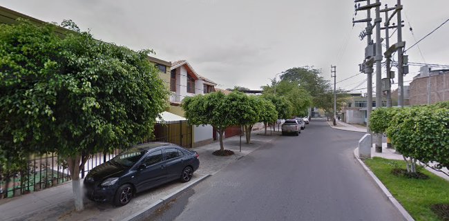 Calle Los Girasoles, Mz. R Lote 22, Urb. Miraflores, Perú