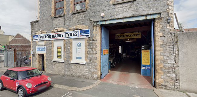 Victor Barry Tyres & Exhausts - Tire shop