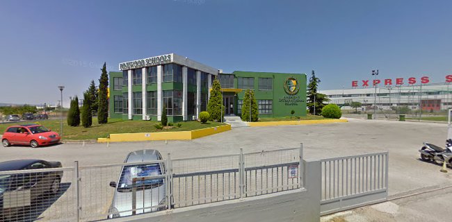 Πάινγουντ Σκούλς Θεσσαλονίκης - Σχολείο