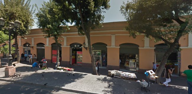 Opiniones de Comercial el Riojano en Metropolitana de Santiago - Centro comercial