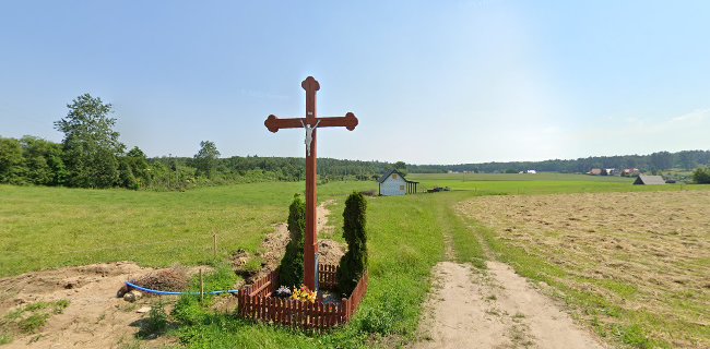 Krzyż przydrożny - Kościół