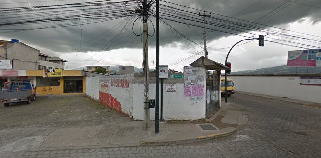 VENEZUELA Y VIÑEDOS ESQ. JUNTO A LA PTERINARIA, FARMACIA Y PAN & CANELA, Quito 171102, Ecuador