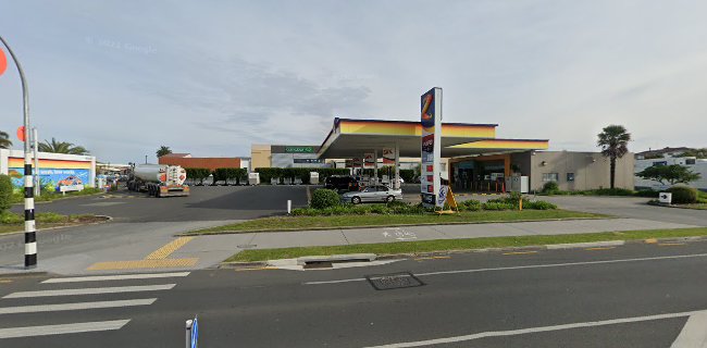 Z - Palm Beach - Service Station - Gas station