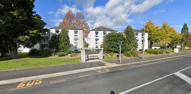 Knighton Rd, outside University of Waikato's Gate 2