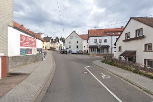 zum Friseur. Christine Buchheit und Tatjana Kleber Gbr image