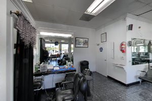 Platinum Style Barber and Beauty image