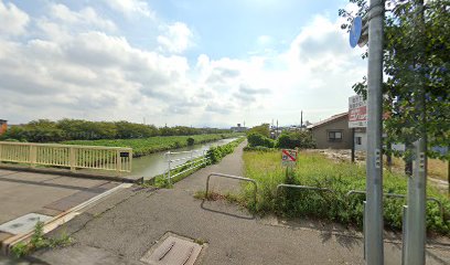 伏見川沿い 歩道