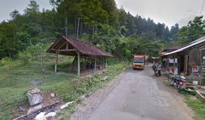 Tempat Penampungan Getah Pinus Plenggrong