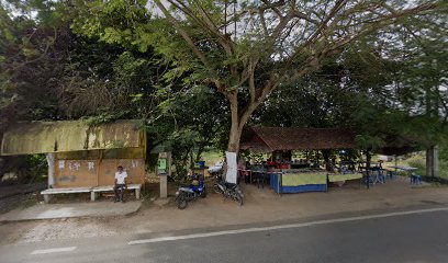 Gerai makan sarapan pagi depan klinik merbok