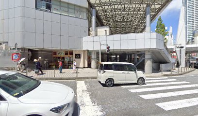 コモズ横須賀中央駅店