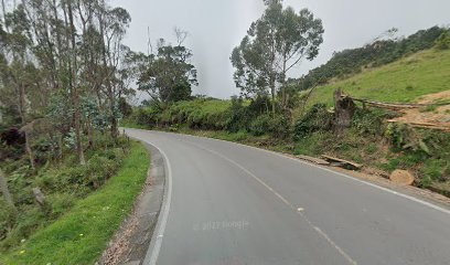 casa ecoturisrica con rio y vista a las montañas