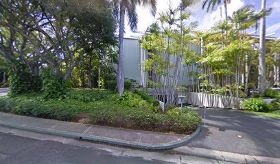 HUGE Kahala Beach 2BD and 2BA with Kitchen Car & Parking