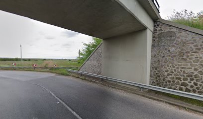 Vasúti híd átjáró kanyar, nyergesnek kanyarodási veszélyes hely