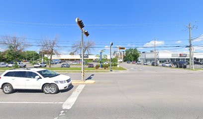 boul. St-Jean-Baptiste / face au stationnement incitatif