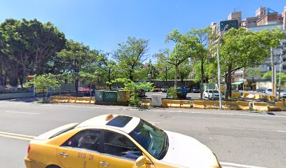 No. 215, Zhuwei East Street Parking
