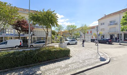 Monumento Busto a Álvaro Sampaio