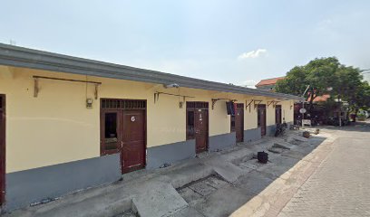 Rel Garasi Besi Surabaya