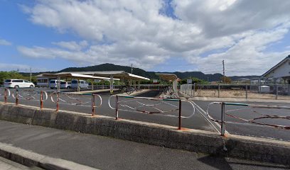 仁万駅自転車駐輪場