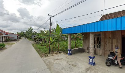 Tukang urut tradisional (membantu ibu melahirkan)