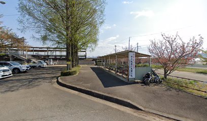 瀬上駅自転車駐車場