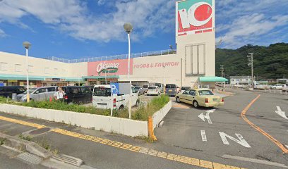 オークワ箕島店 1階駐車場