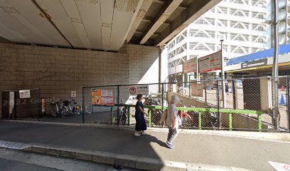 横須賀中央駅ガード下バイク駐輪場