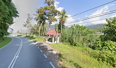 Kampung Kota Tampan Air, Jalan Alang Iskandar