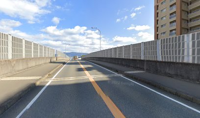 千鳥駅西口高架下駐輪場