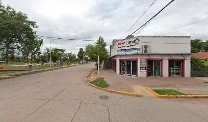 Vereda de comercio - Aparcamiento en Las Breñas, Chaco, Argentina