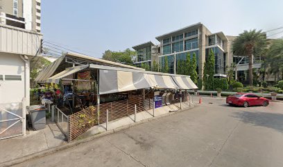 Riverside food corner