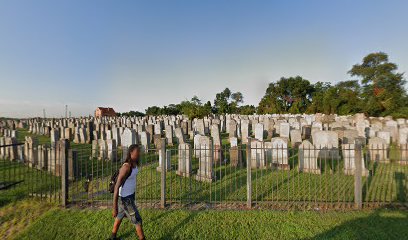 Shomrei Mishmeres Cemetery