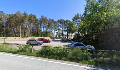 Public parking for Lomsesanden and Einarsnes